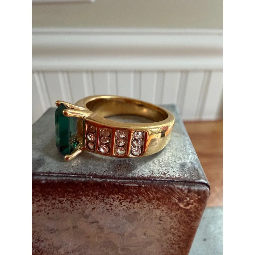 Vintage Emerald Cut Green Stone Cocktail Ring Gold Tone Size 7.5